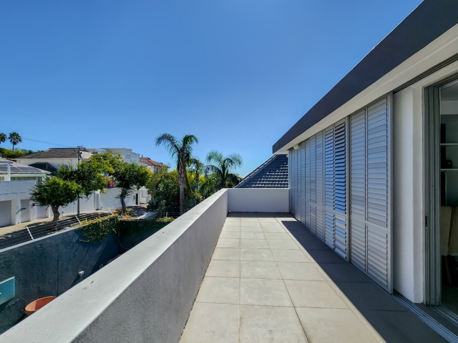 5 Bedroom Property for Sale in Fresnaye Western Cape